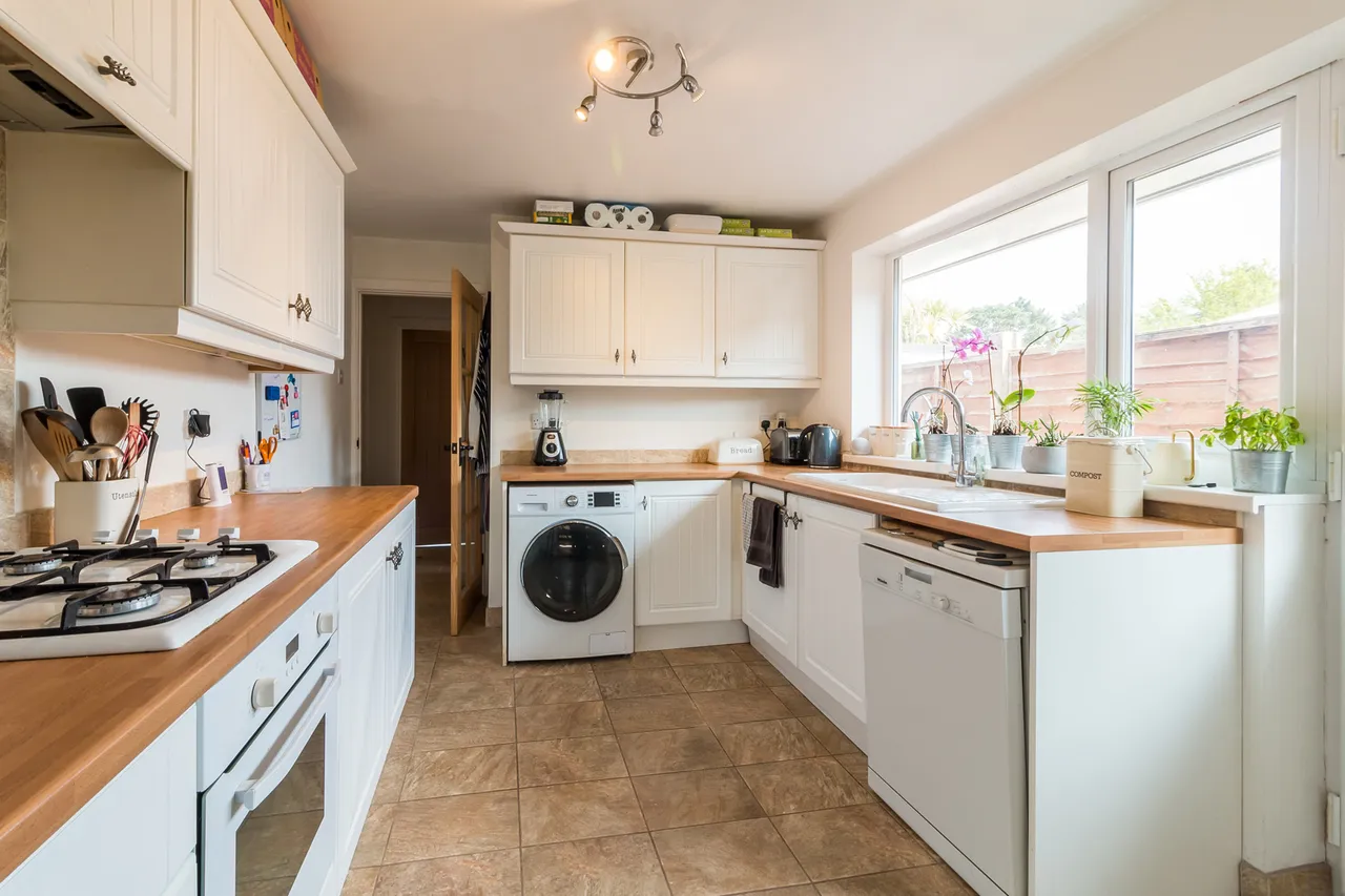 9 Lions Wood, St. Leonards, Ringwood, Ringwood, BH24 2LU, photo 7