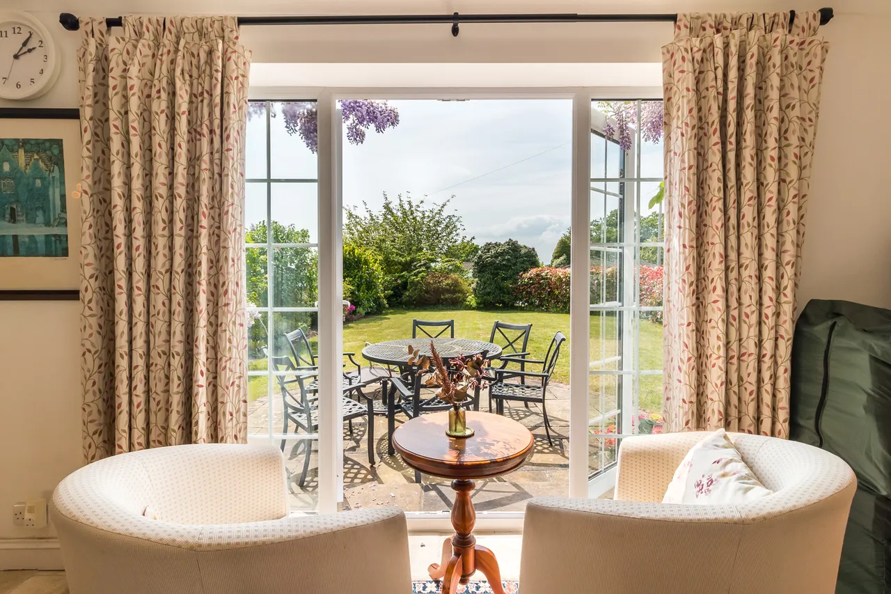 9 Lions Wood, St. Leonards, Ringwood, Ringwood, BH24 2LU, photo 4