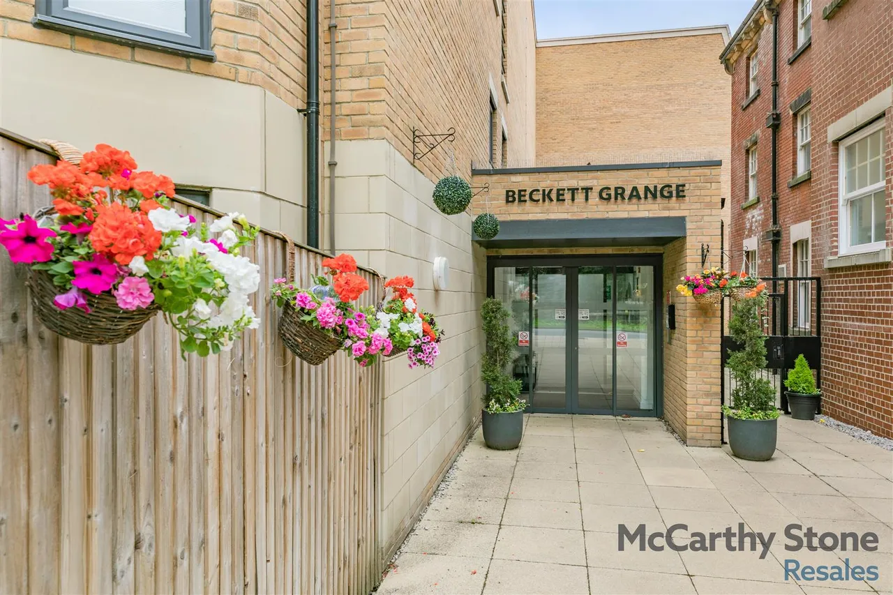 Berneslai Close, Barnsley, S70, photo 14