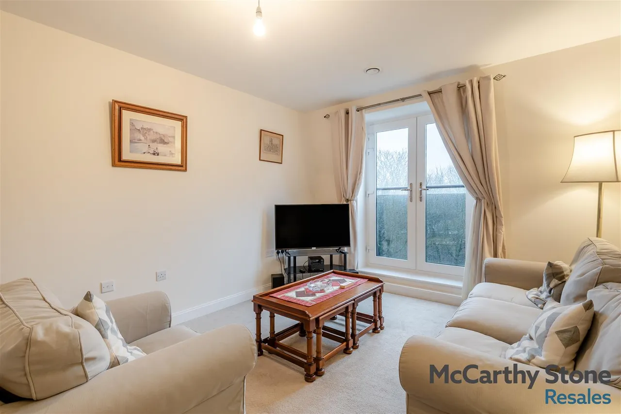 Berneslai Close, Barnsley, S70, photo 2