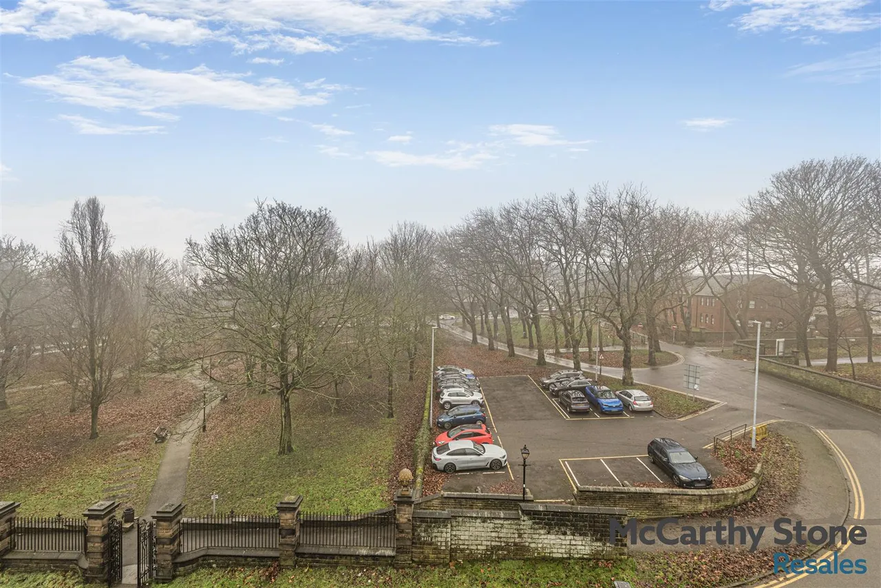 Berneslai Close, Barnsley, S70, photo 4