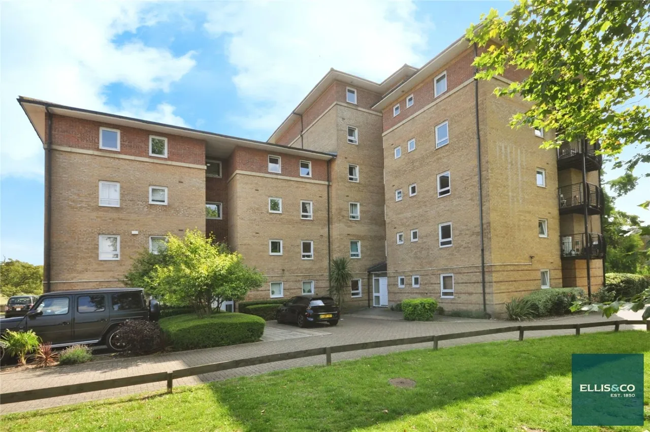 2 bed flat for sale, Martock Gardens, Friern Barnet, N11
