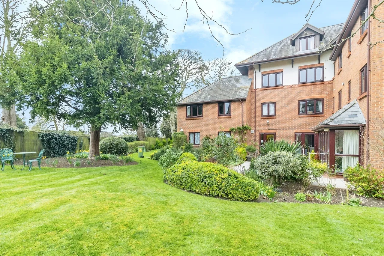 Lawnsmead Gardens, Newport Pagnell, MK16, photo 15