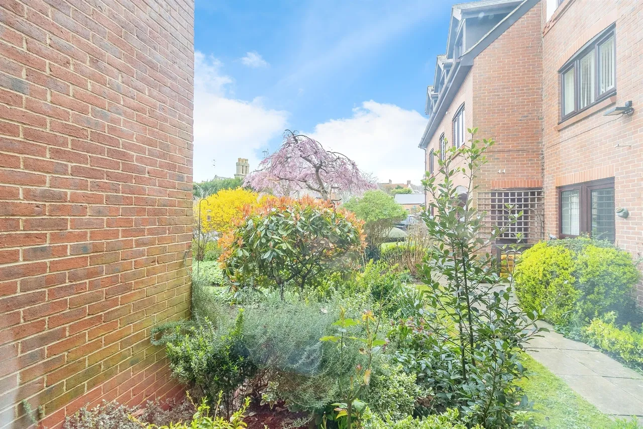 Lawnsmead Gardens, Newport Pagnell, MK16, photo 13