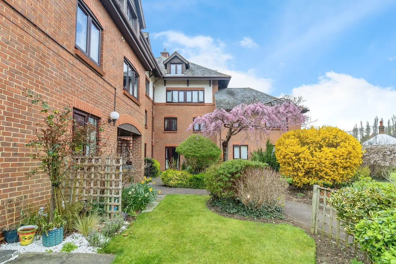 Lawnsmead Gardens, Newport Pagnell, MK16, photo 6