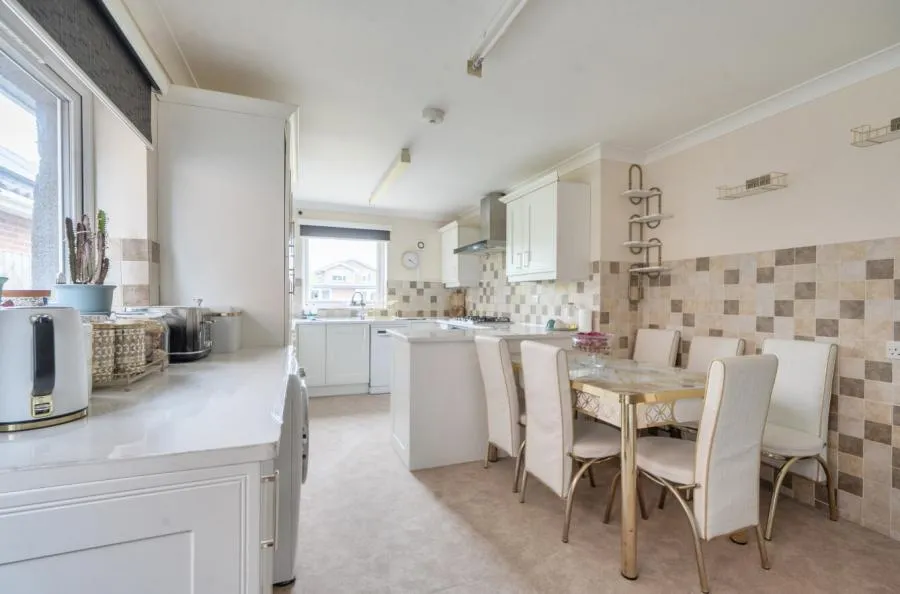 Eleanor Gardens, Aylesbury, HP21, photo 6