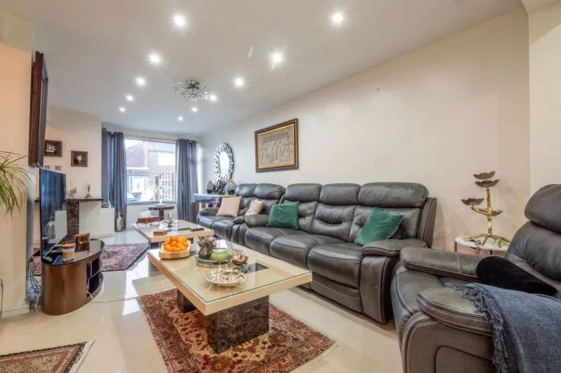 Windsor Crescent, Prestwich, M25, photo 4