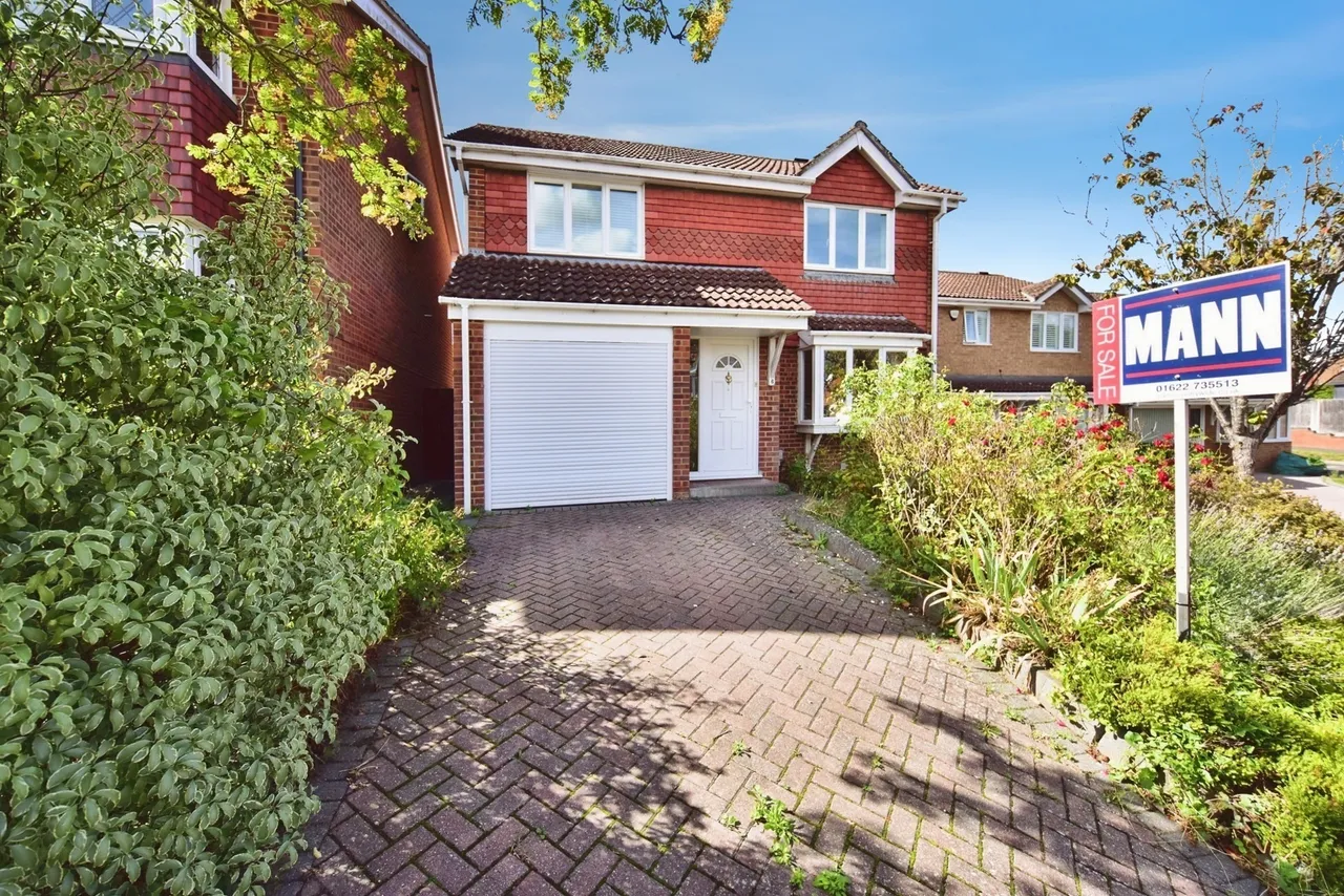 4 bed house for sale, Peverel Drive, Bearsted, ME14