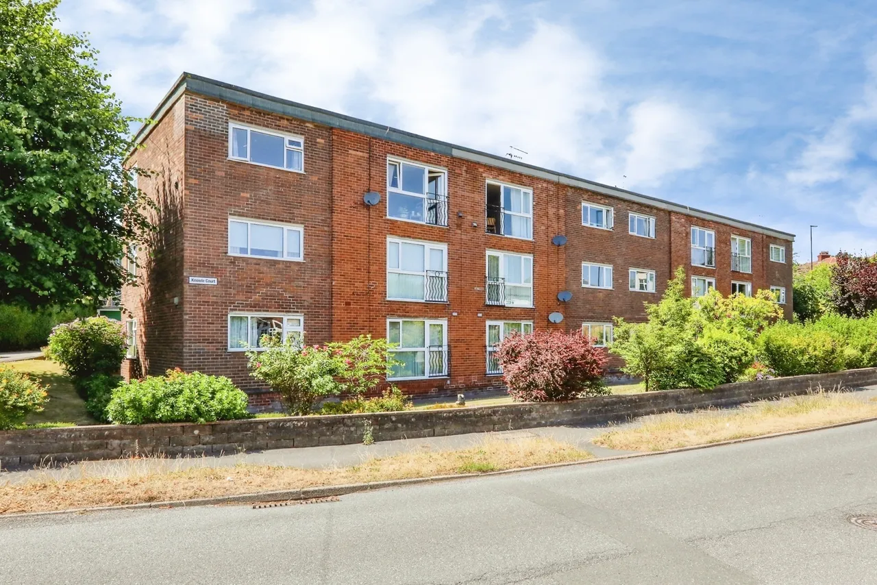 2 bed flat for sale — Button Hill, Sheffield, S11