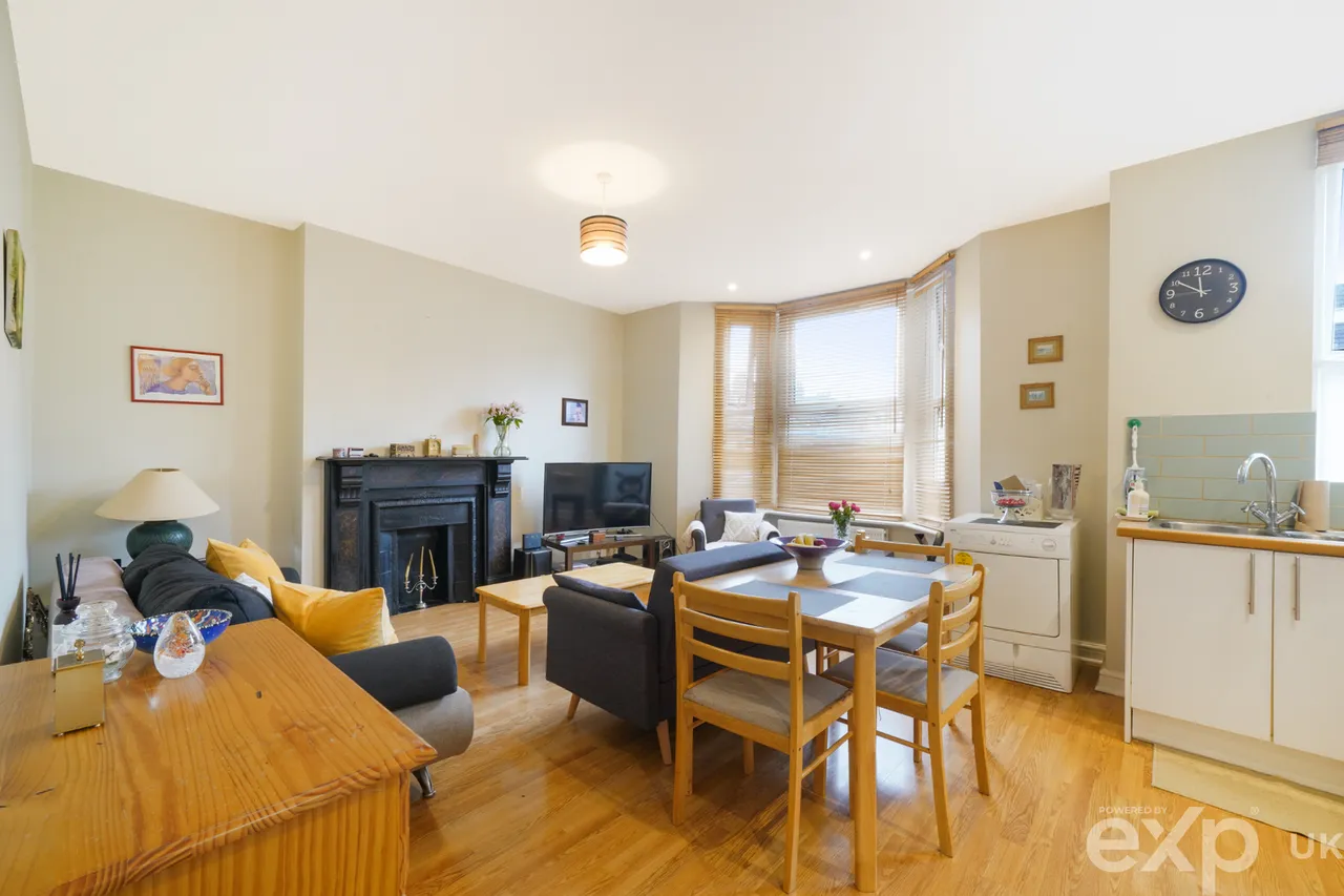2 bed flat for sale — Sellons Avenue, Harlesden, London, NW10 4HL