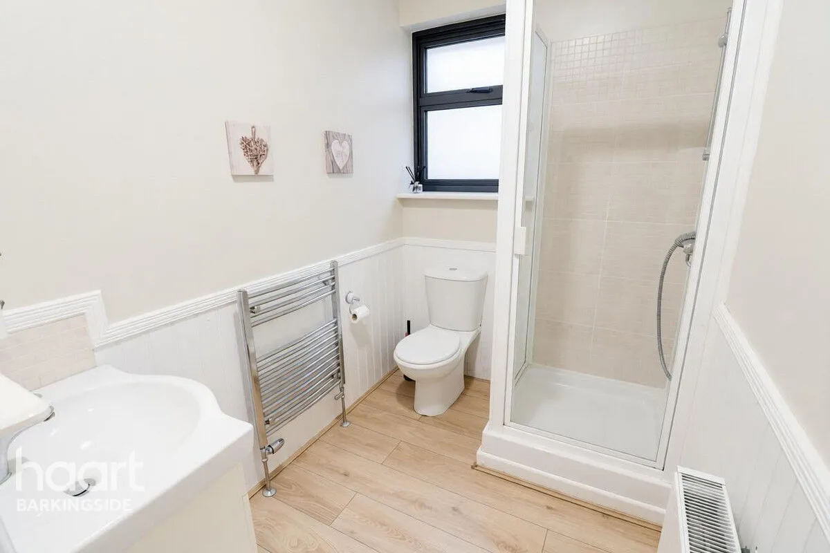 Ewellhurst Road, Clayhall, IG5, photo 10