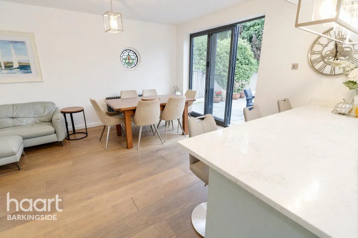 Ewellhurst Road, Clayhall, IG5, photo 15