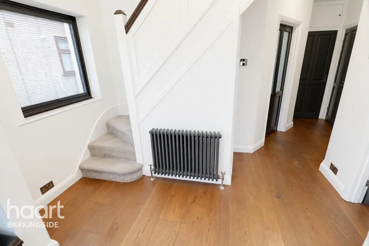 Ewellhurst Road, Clayhall, IG5, photo 7