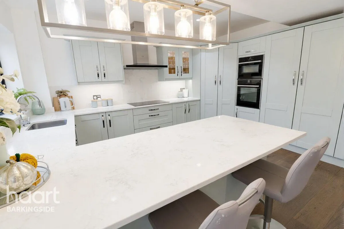 Ewellhurst Road, Clayhall, IG5, photo 11