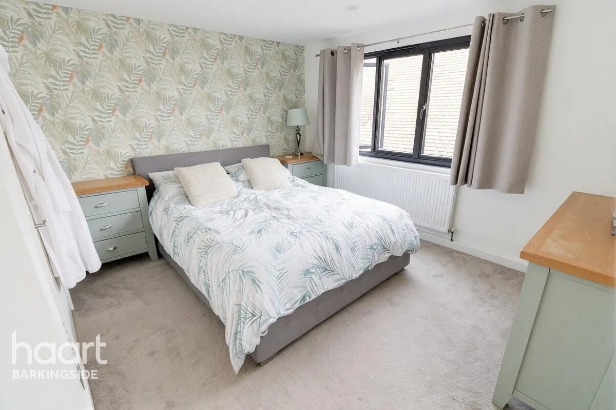 Ewellhurst Road, Clayhall, IG5, photo 20