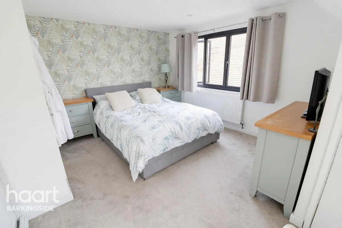 Ewellhurst Road, Clayhall, IG5, photo 5