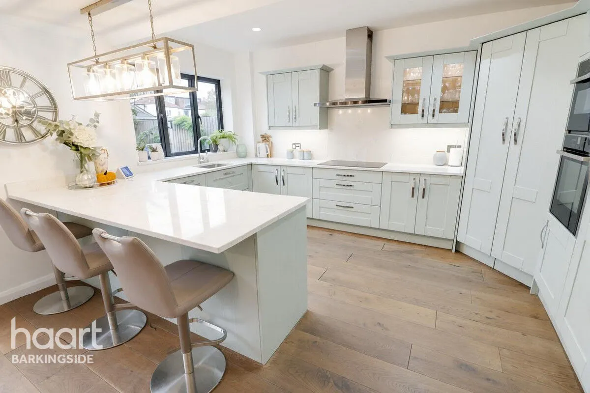 Ewellhurst Road, Clayhall, IG5, photo 3