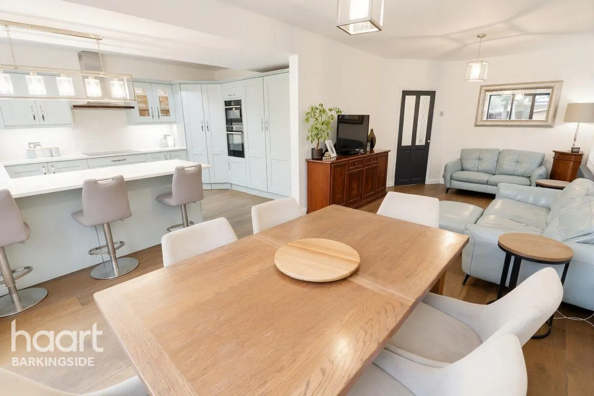Ewellhurst Road, Clayhall, IG5, photo 4