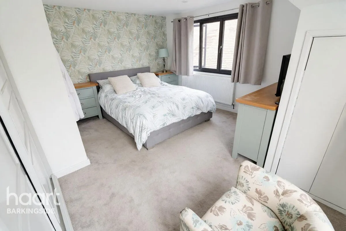 Ewellhurst Road, Clayhall, IG5, photo 19