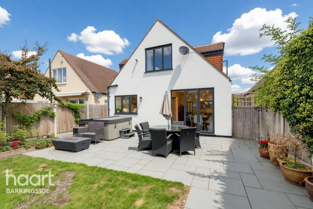 Ewellhurst Road, Clayhall, IG5, photo 24