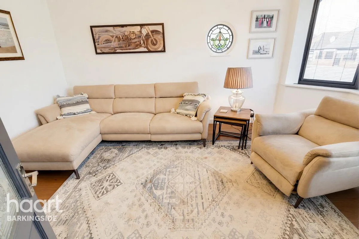 Ewellhurst Road, Clayhall, IG5, photo 9