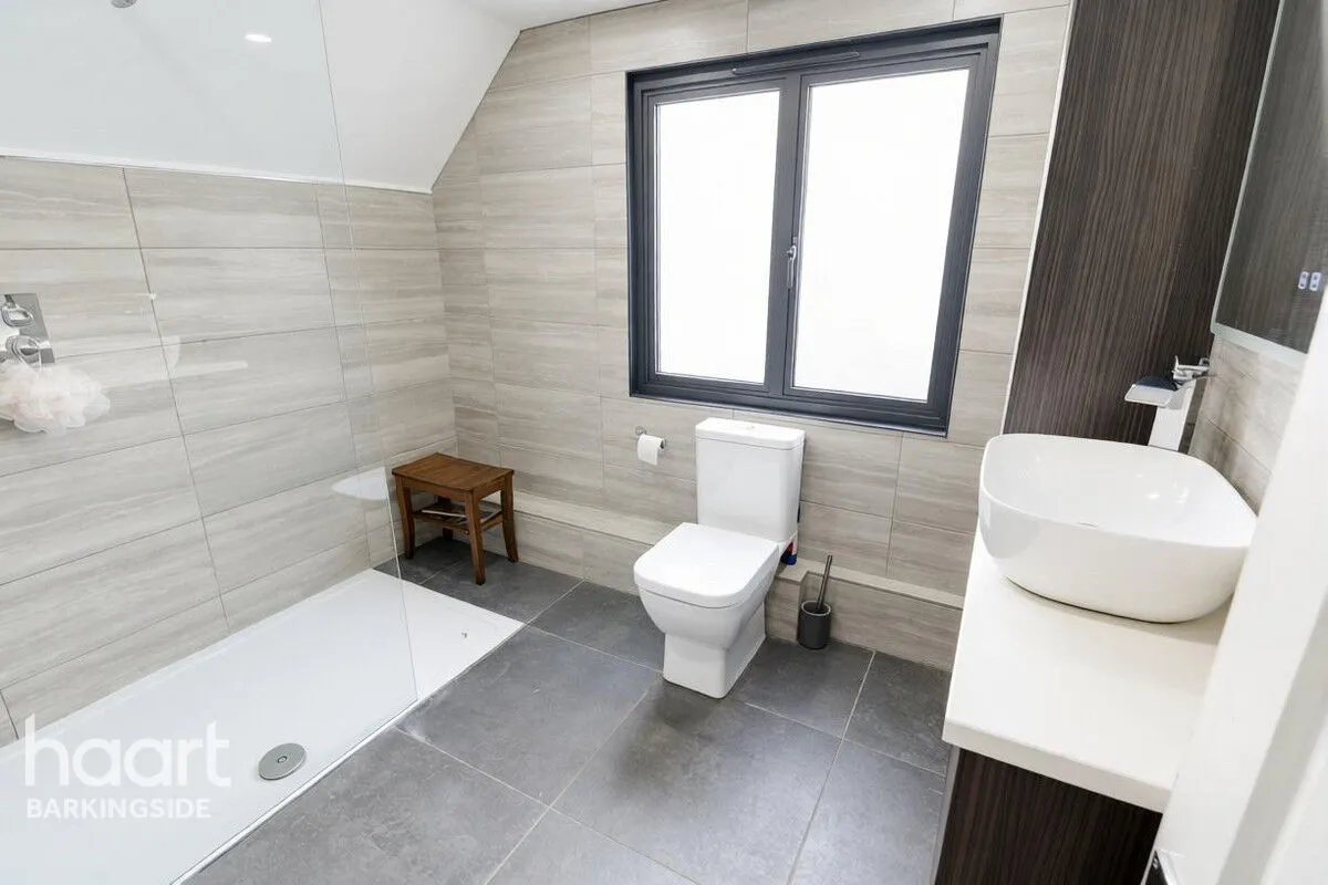 Ewellhurst Road, Clayhall, IG5, photo 23
