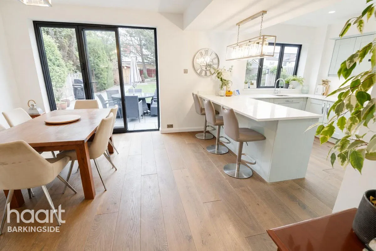 Ewellhurst Road, Clayhall, IG5, photo 13