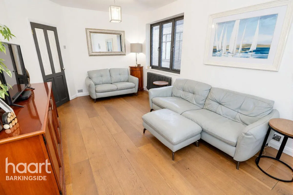 Ewellhurst Road, Clayhall, IG5, photo 16