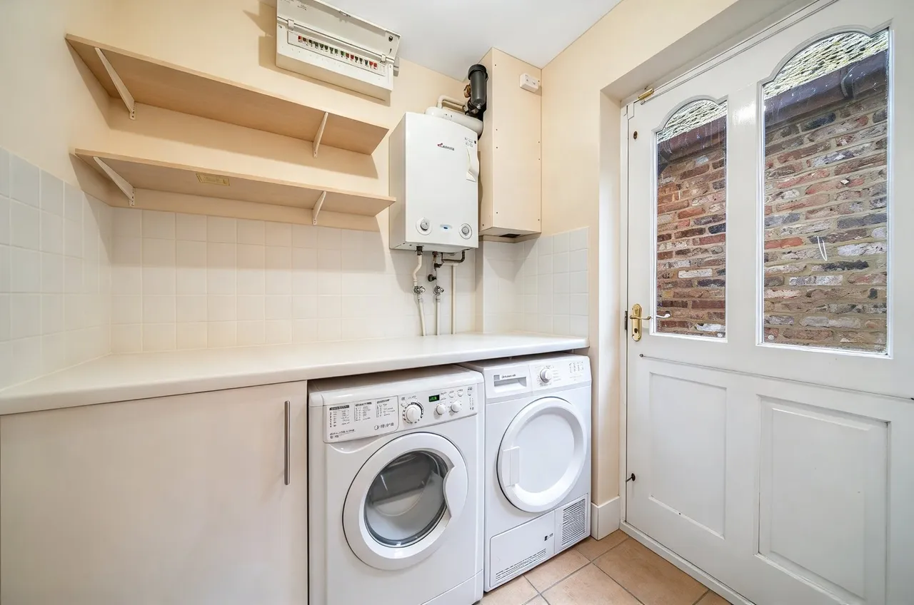 Hatfield Close, West Byfleet, KT14, photo 11