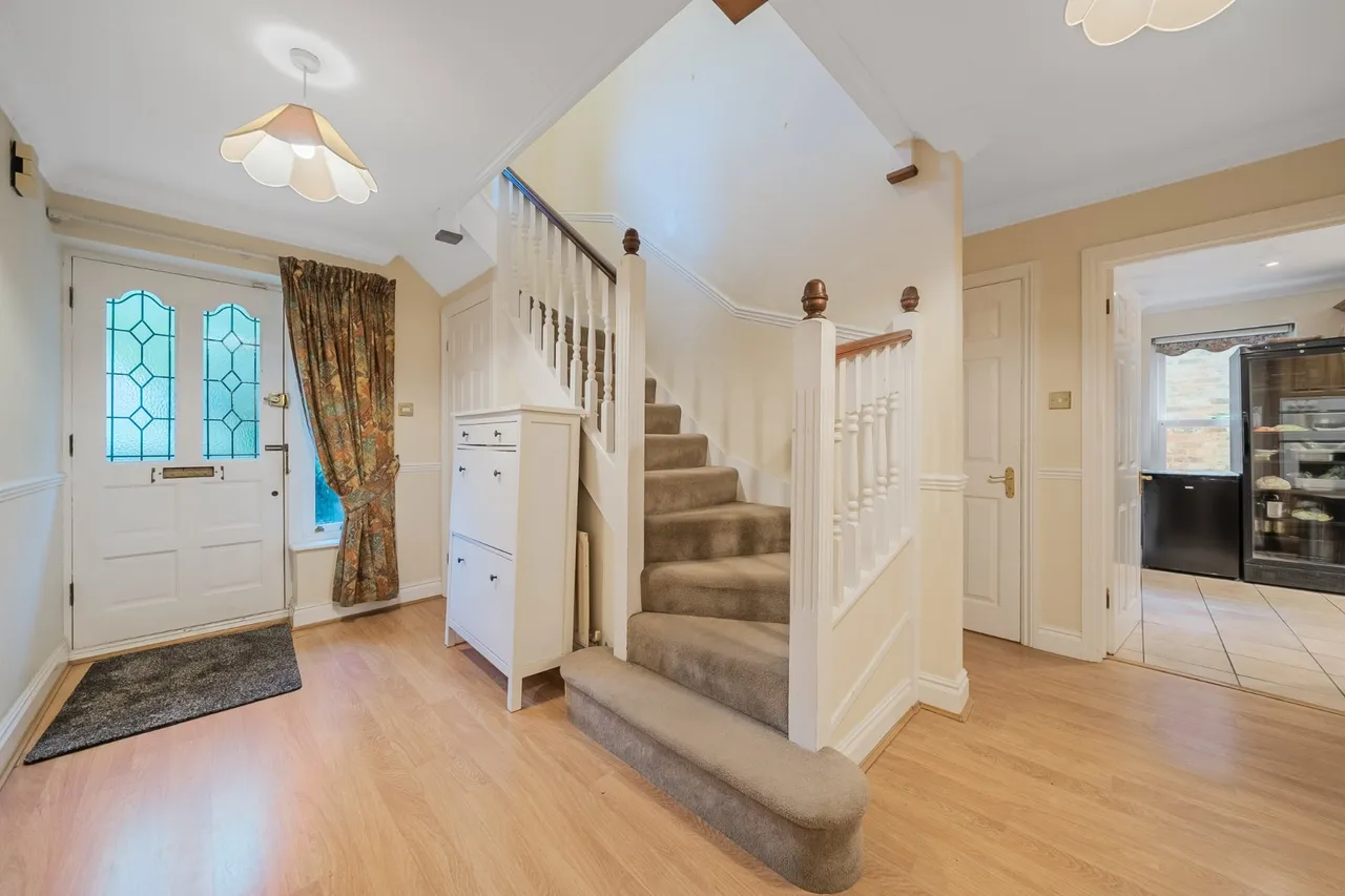 Hatfield Close, West Byfleet, KT14, photo 6
