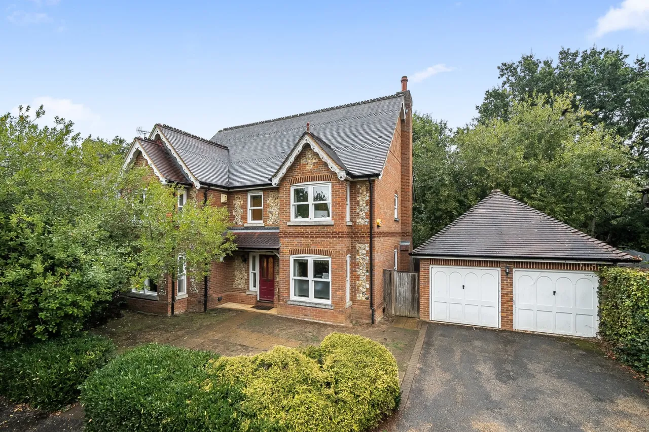 5 bed house for sale, Hatfield Close, West Byfleet, KT14