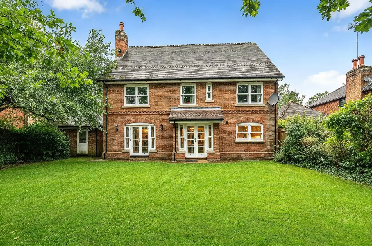 Hatfield Close, West Byfleet, KT14, photo 22