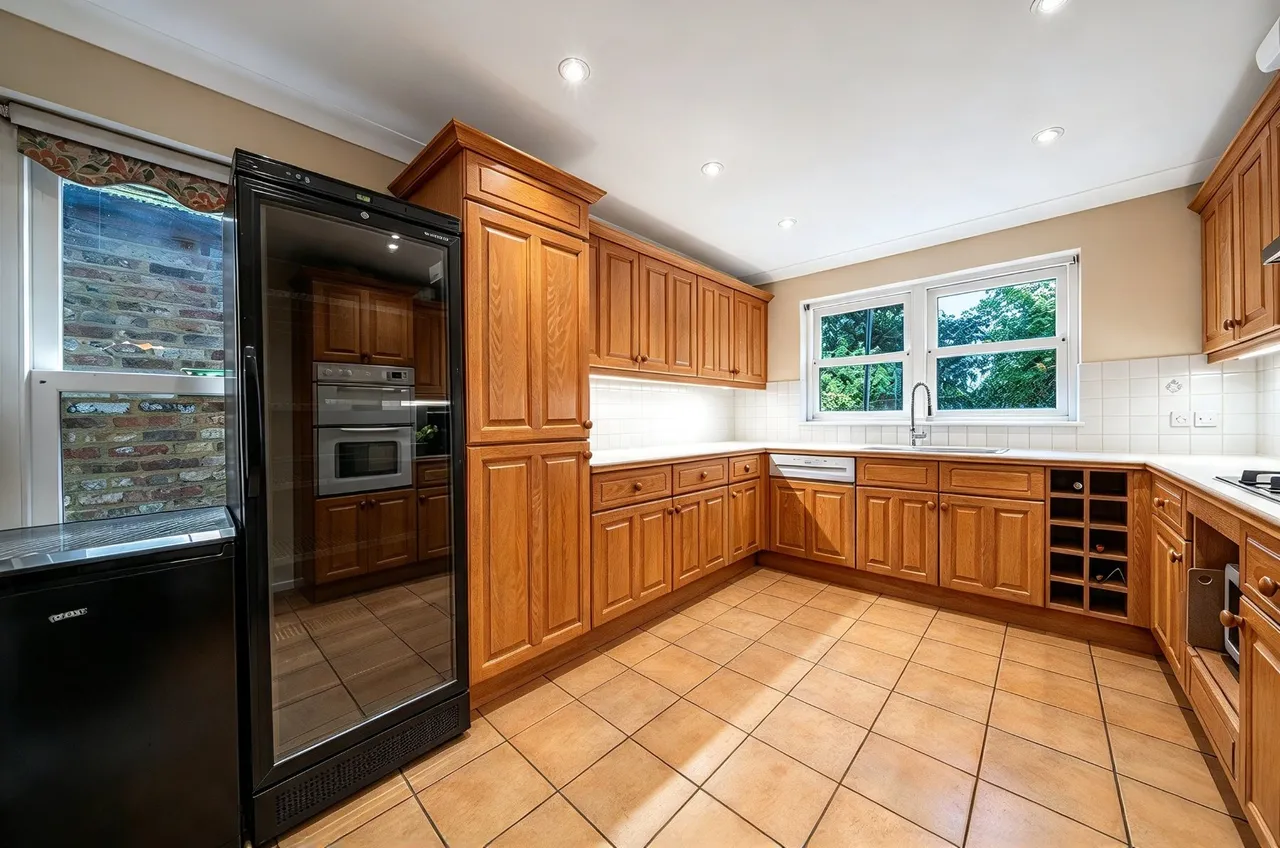 Hatfield Close, West Byfleet, KT14, photo 9