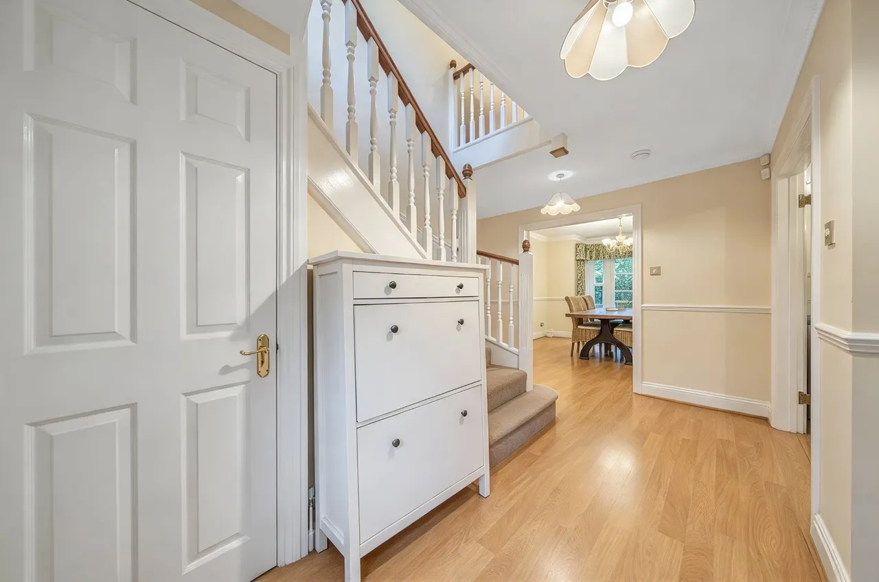 Hatfield Close, West Byfleet, KT14, photo 5