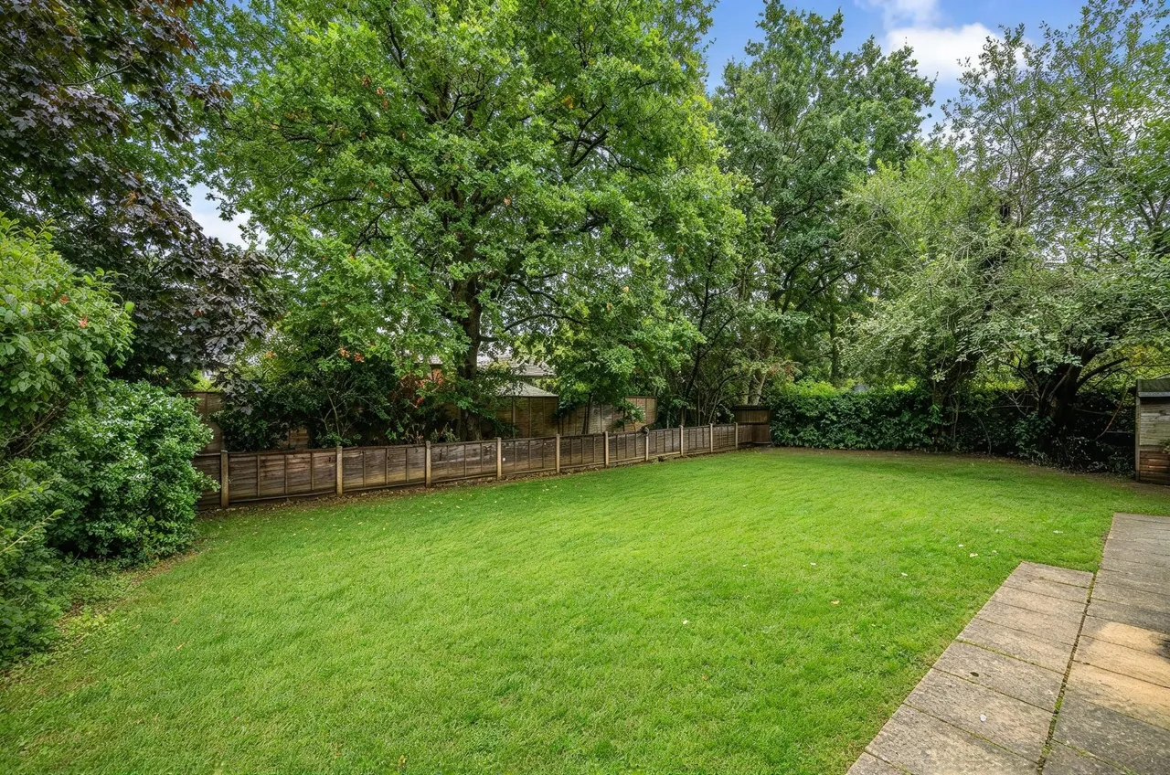 Hatfield Close, West Byfleet, KT14, photo 4
