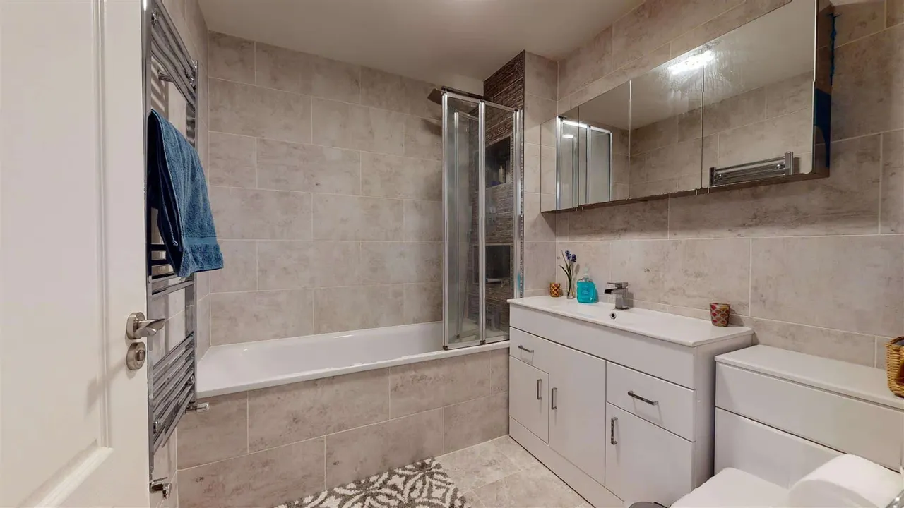 Connaught Court, The Chequers, Hills Road, Buckhurst Hill, photo 7