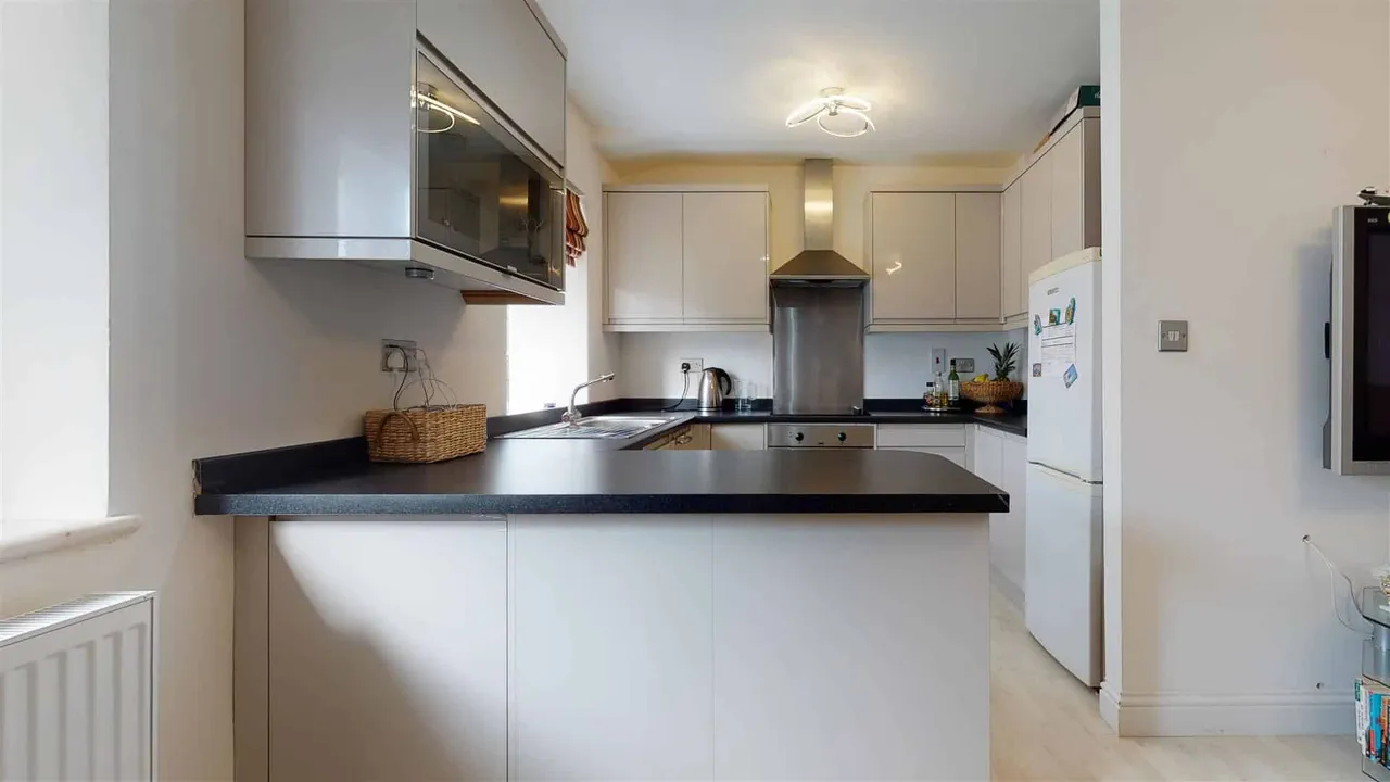 Connaught Court, The Chequers, Hills Road, Buckhurst Hill, photo 5