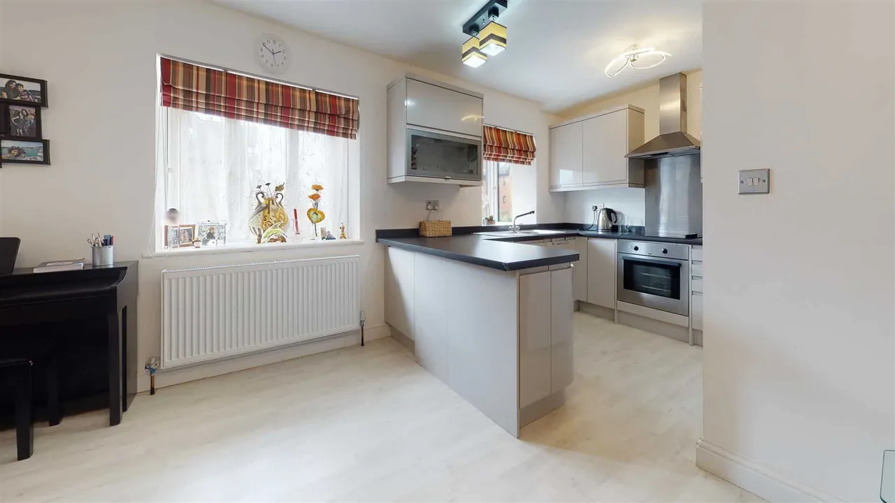 Connaught Court, The Chequers, Hills Road, Buckhurst Hill, photo 4
