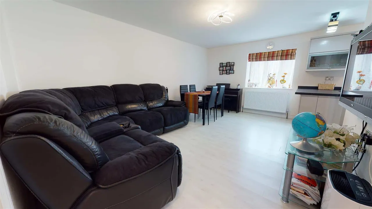 Connaught Court, The Chequers, Hills Road, Buckhurst Hill, photo 3
