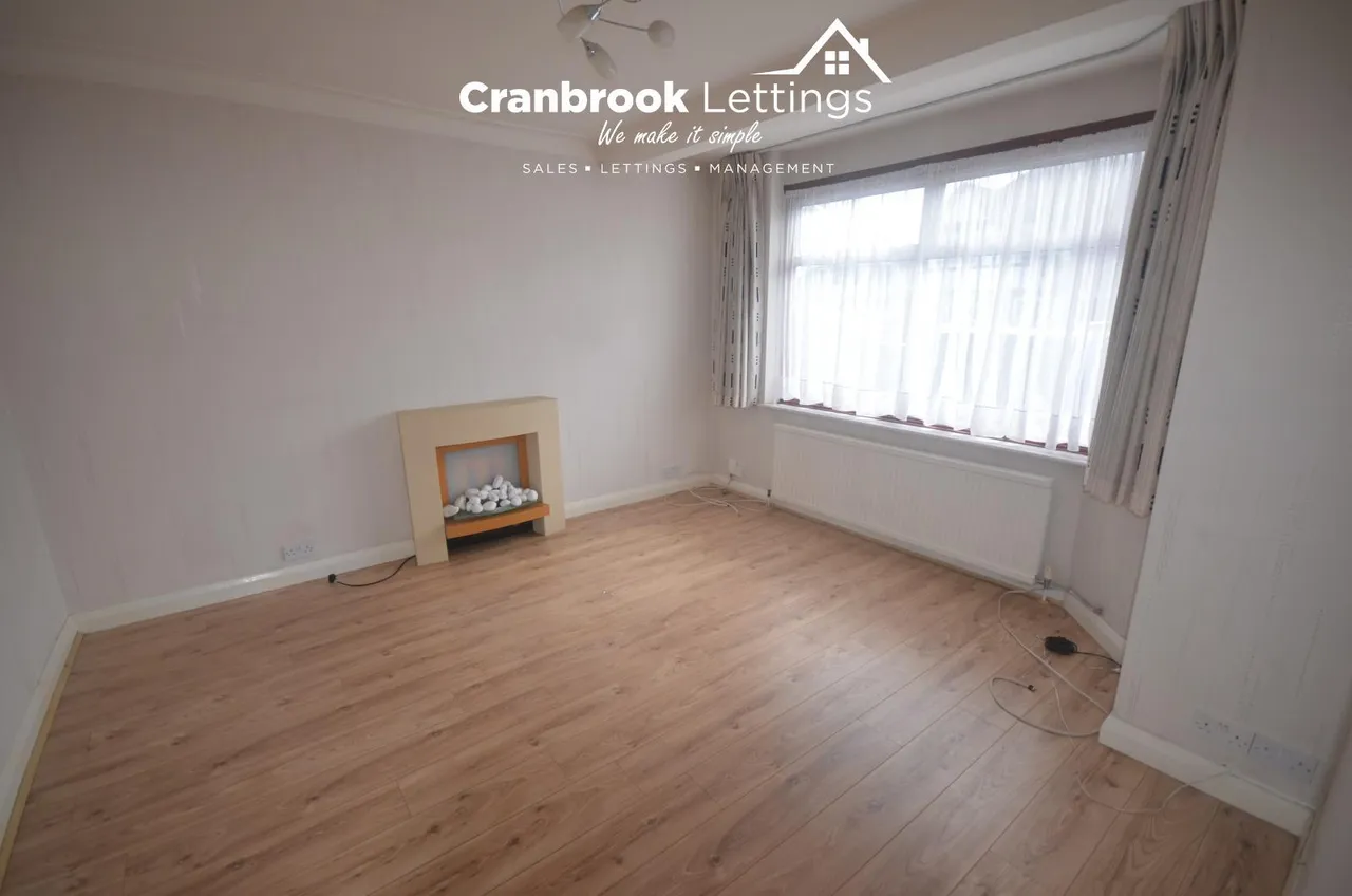Headley Drive, IG2 6QL, photo 2