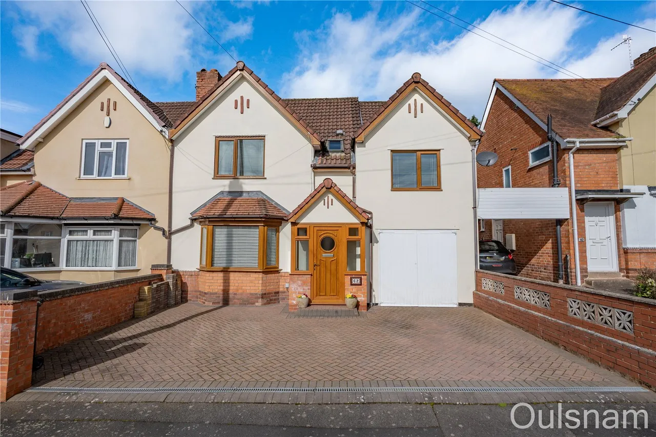 4 bed house for sale — Perryfields Crescent, Bromsgrove, Worcestershire, B61 8ST