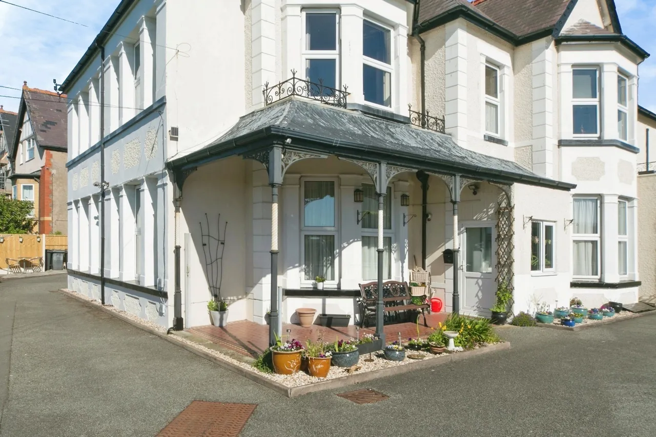 Queens Road, Old Colwyn, LL29, photo 8