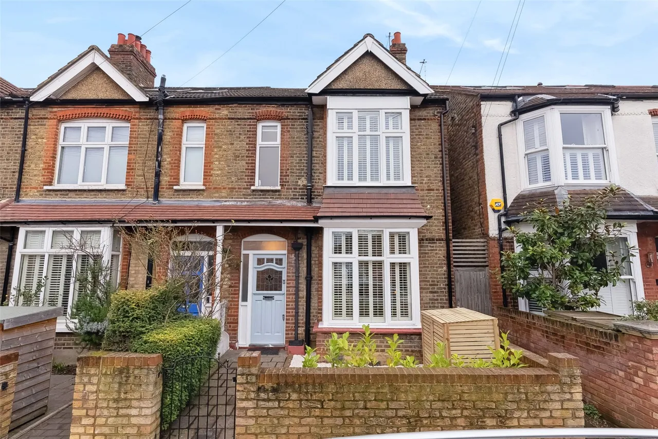 3 bed house for sale — Percy Road, Hampton, TW12 2JW