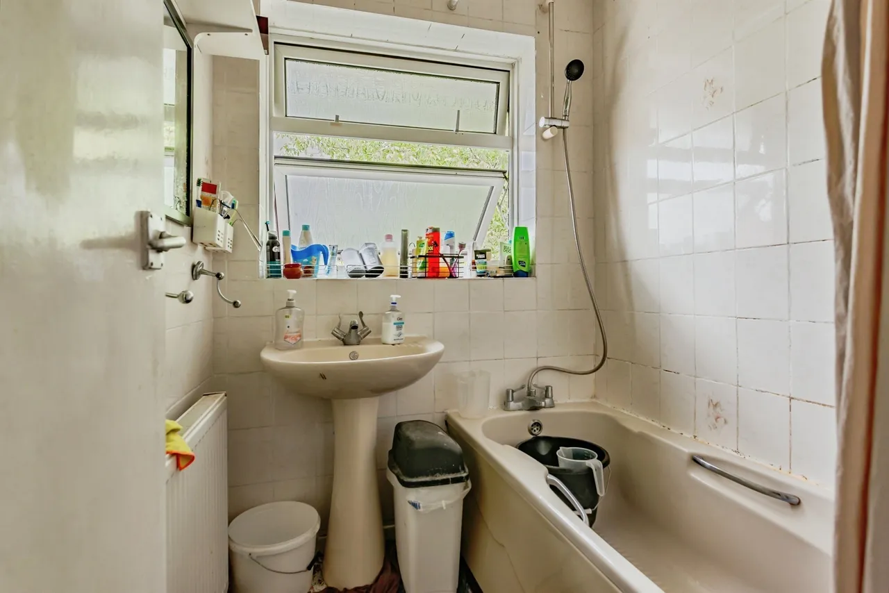 Shaws Road, Crawley, RH10, photo 11