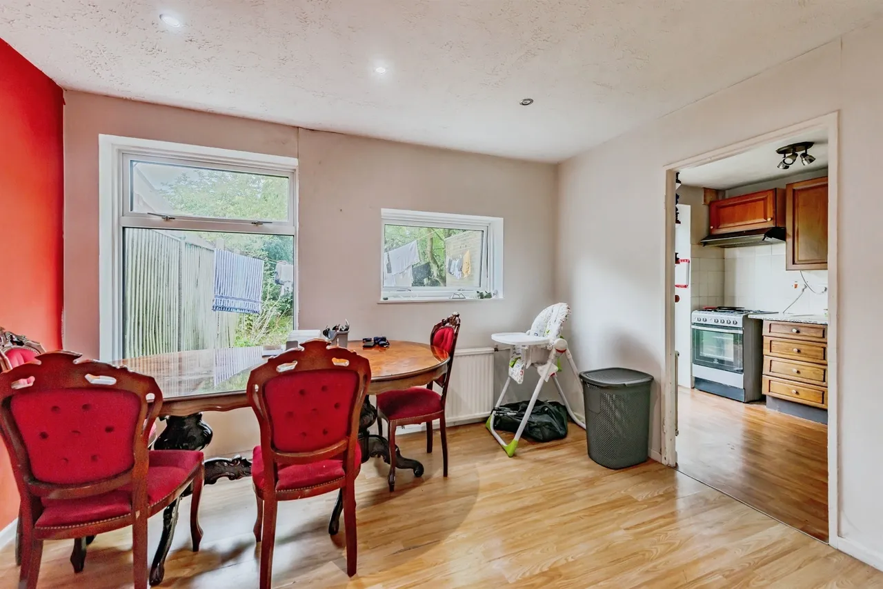 Shaws Road, Crawley, RH10, photo 4