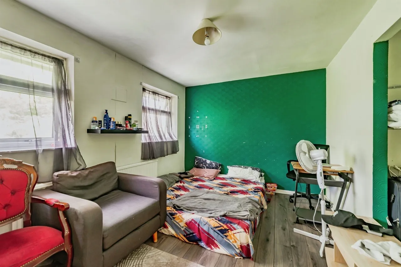 Shaws Road, Crawley, RH10, photo 8