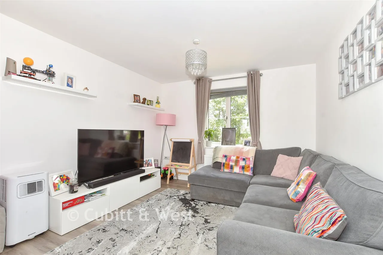 Daffodil Crescent, Crawley, RH10, photo 7