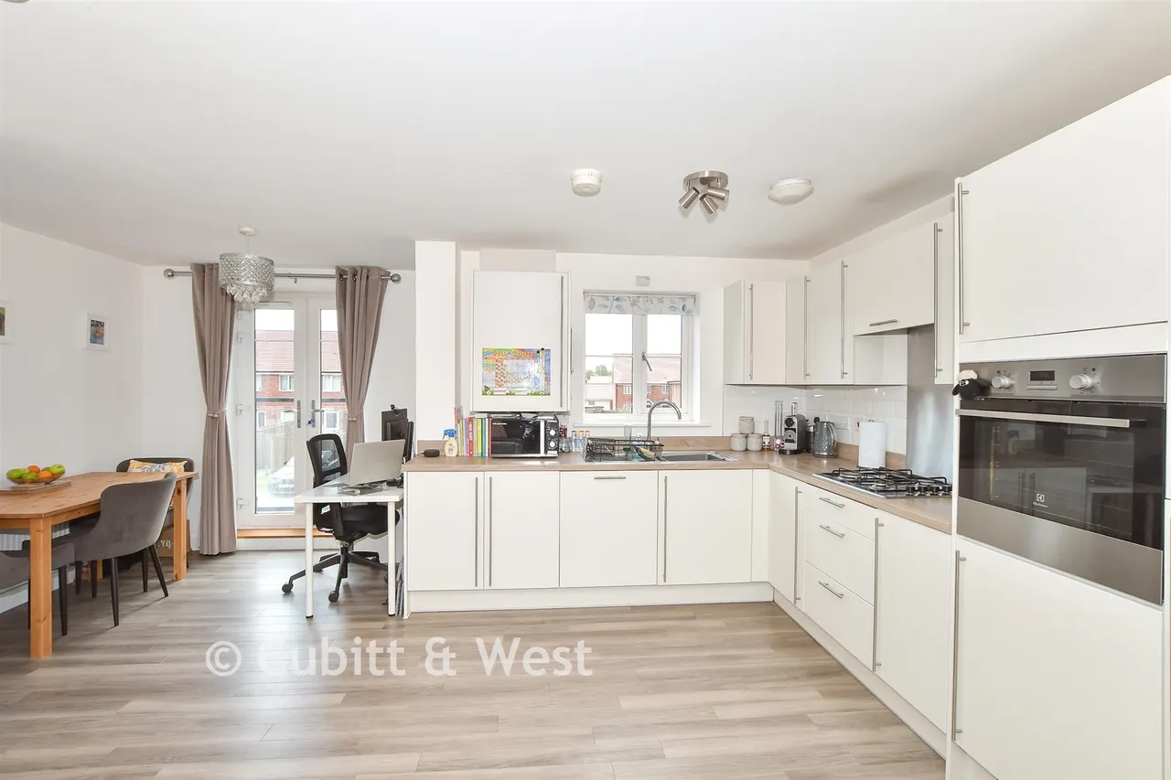 Daffodil Crescent, Crawley, RH10, photo 3