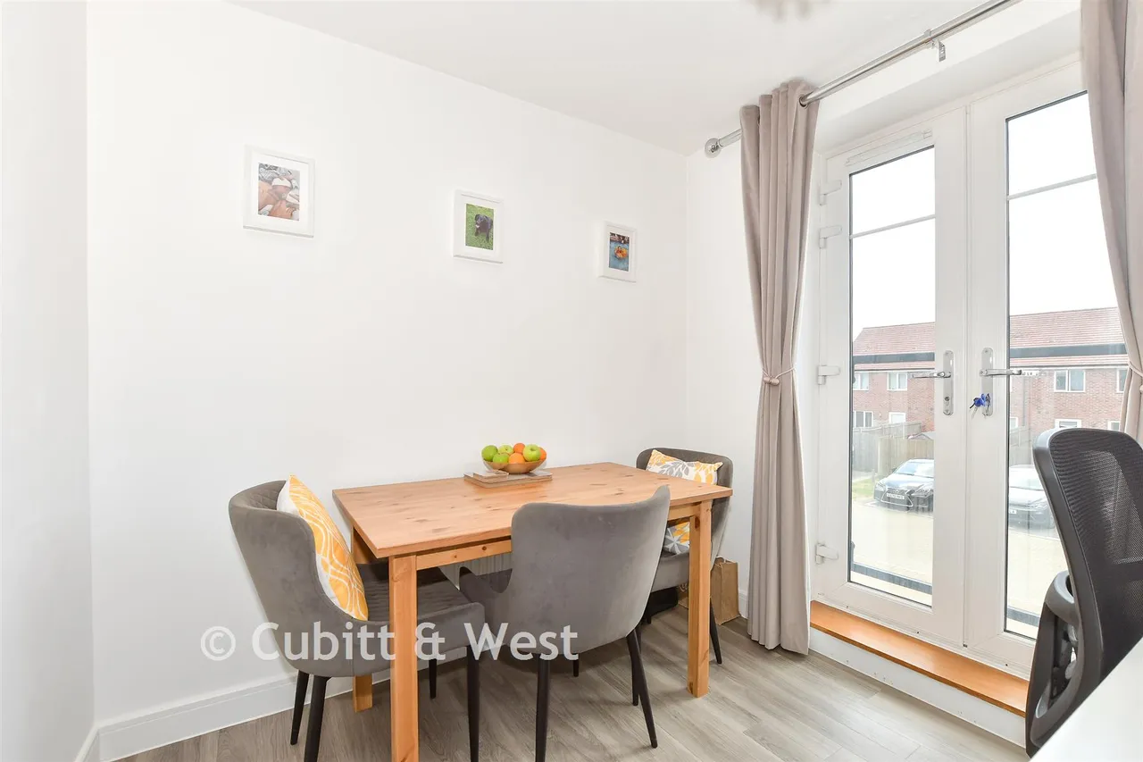 Daffodil Crescent, Crawley, RH10, photo 6