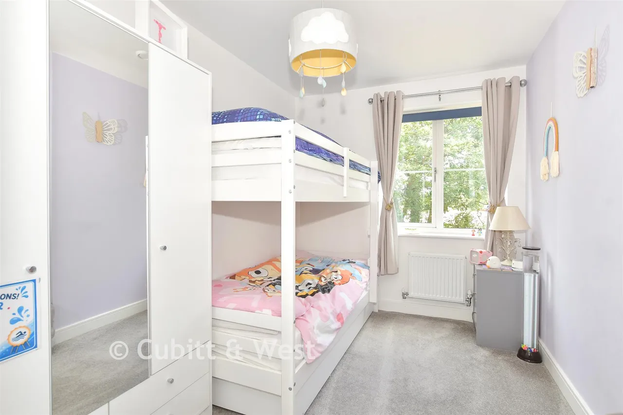 Daffodil Crescent, Crawley, RH10, photo 9